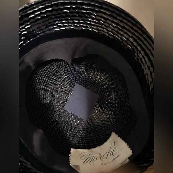 Vintage navy woven hat with velvet bow and trim. - Picture 3 of 11